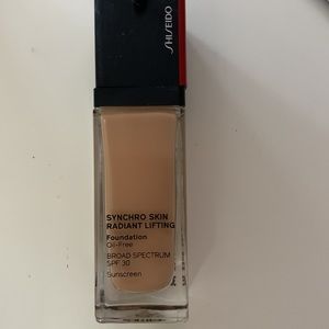 Shiseido synchro skin radiant lifting foundation (310 silk)